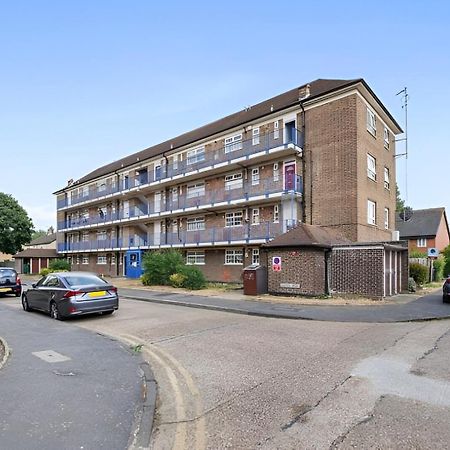The Serene 2-Bedroom Flat W Free Street Parking Sutton  Extérieur photo