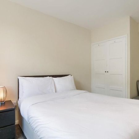 The Serene 2-Bedroom Flat W Free Street Parking Sutton  Extérieur photo