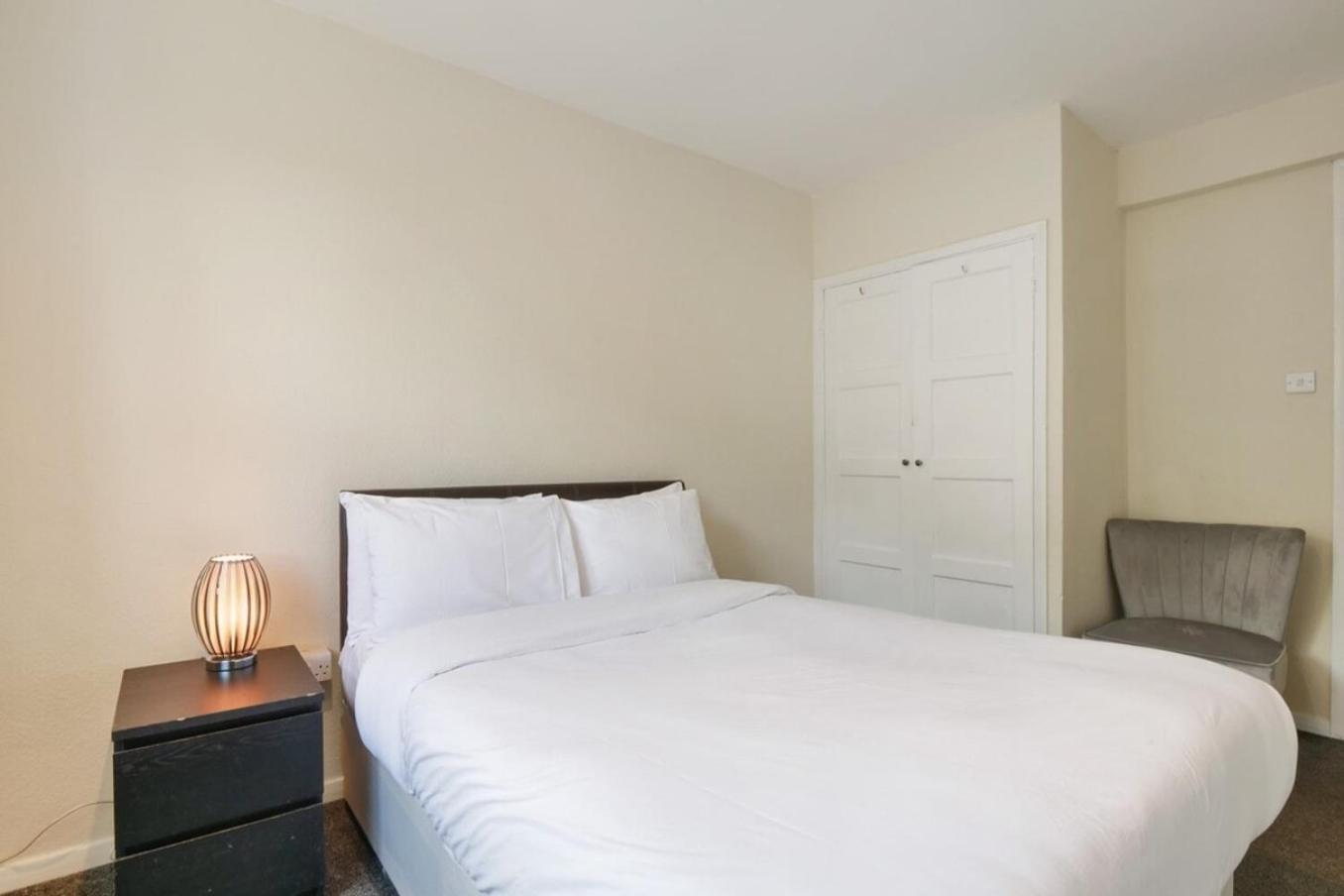 The Serene 2-Bedroom Flat W Free Street Parking Sutton  Extérieur photo