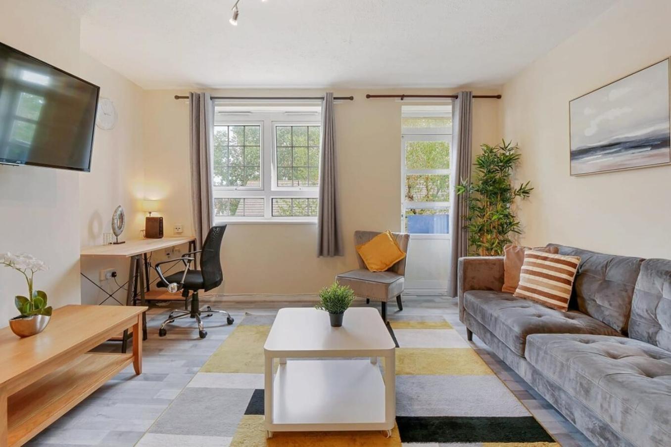 The Serene 2-Bedroom Flat W Free Street Parking Sutton  Extérieur photo