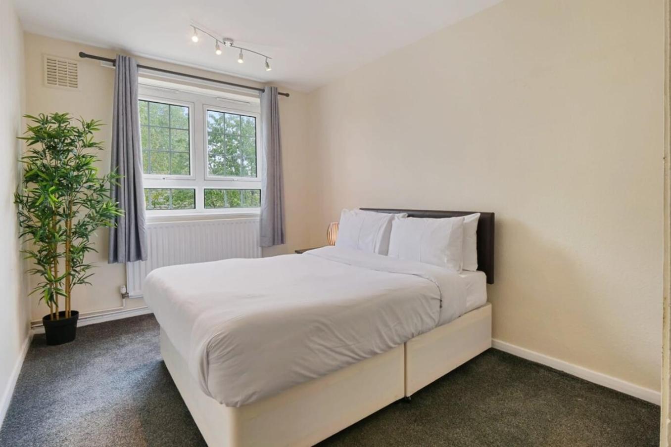 The Serene 2-Bedroom Flat W Free Street Parking Sutton  Extérieur photo